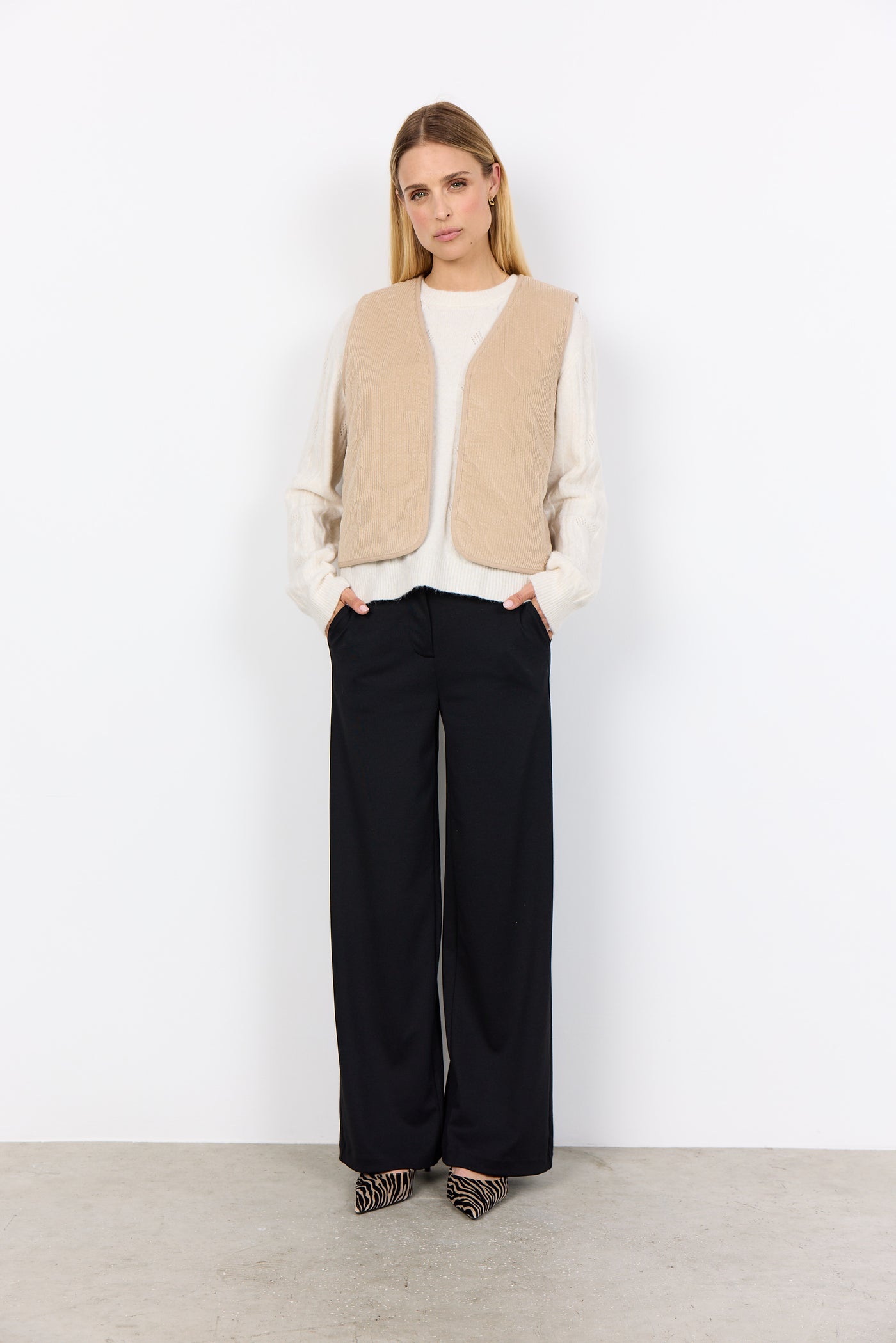 SC-BINDI 17 WAISTCOAT SAND