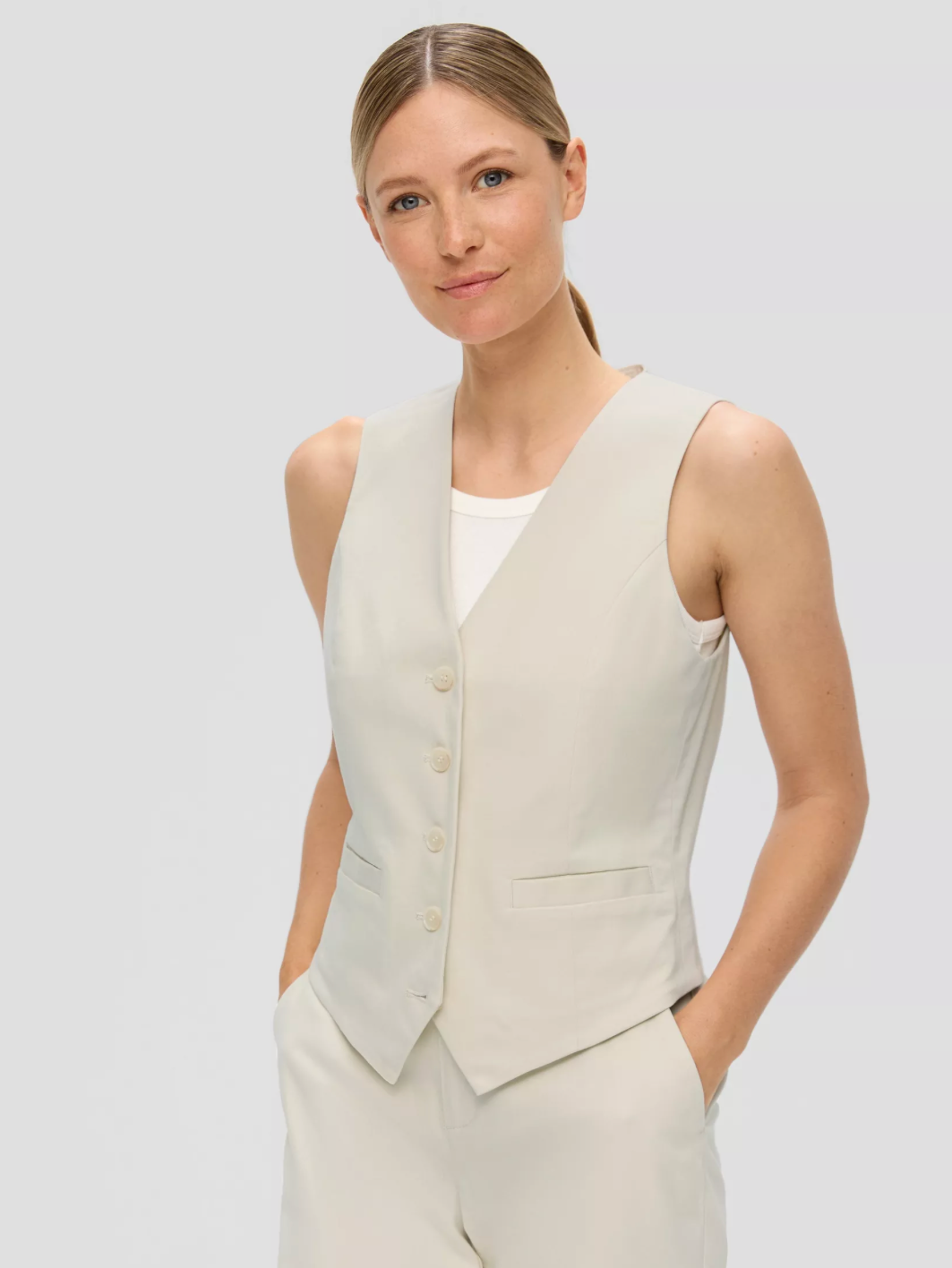 Semi-fitted waistcoat with cotton lining