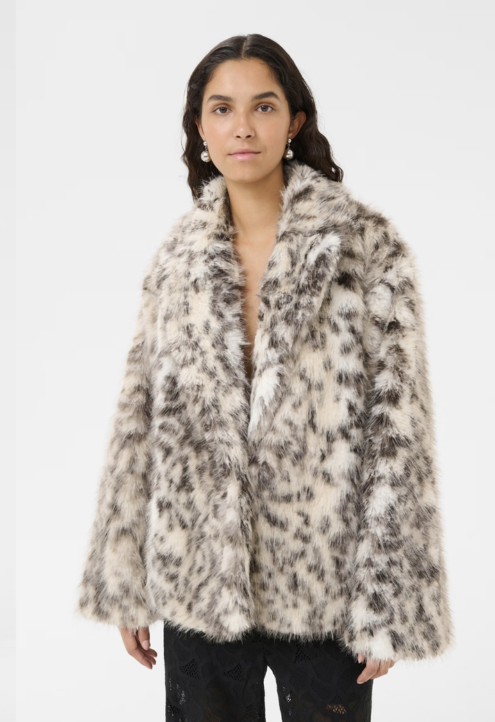 KBAmira Outerwear