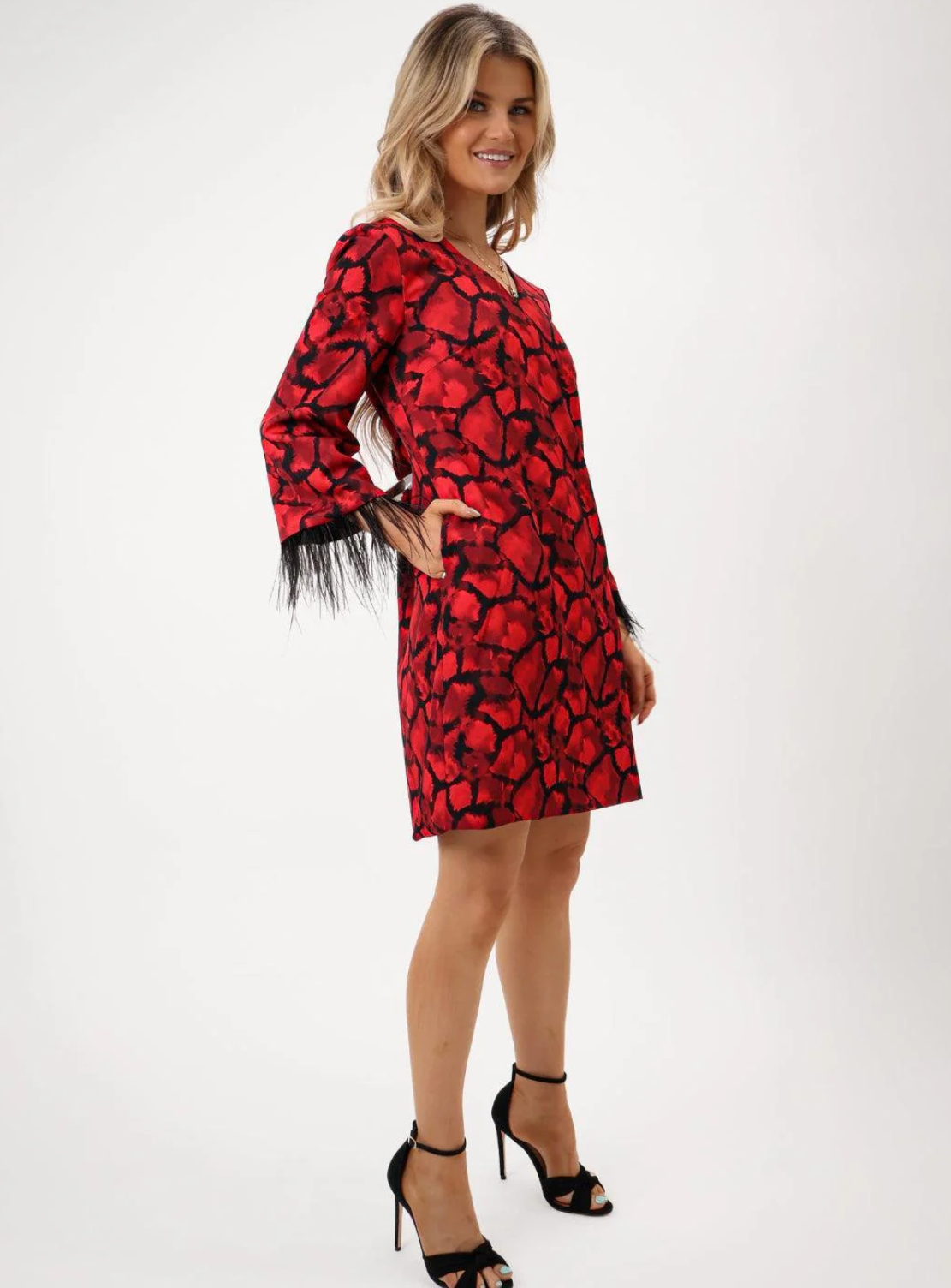 KATE & PIPPA TAYLOR MINI SHIFT DRESS IN RED PRINT