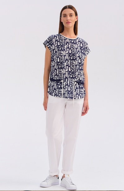 Casual-visiting FERIA blouse with a remarkable print